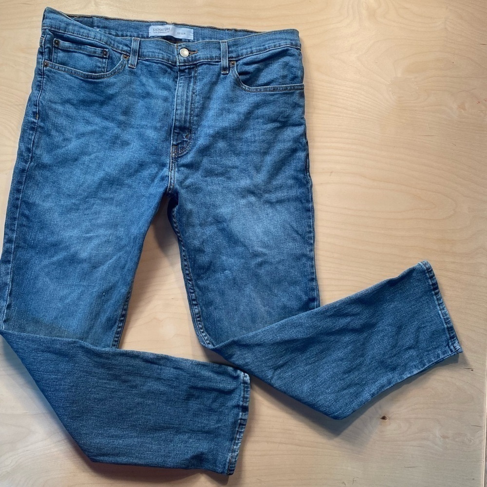 Levi’s Signature Slim Jeans size 37 x 30 (GY)